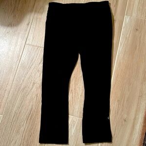 Lululemon yoga capri pants size 2-4